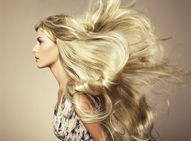 头发为什么越来越少 在生活中折磨头发的6种方法