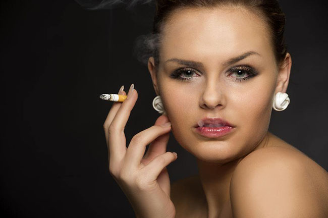 抽烟的危害 常年抽烟会减少十年寿命不信你看