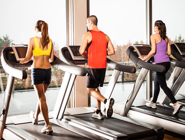 跑步机的正确使用方法 健身新人要一步步慢慢来跑步