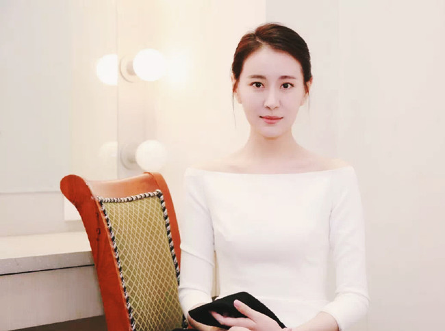 伪装者王乐君比基尼 谍战小公主的她三围及老公是谁曝光