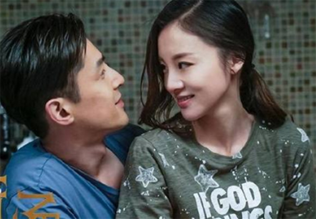 胡歌与章龄之亲热戏 激情拥吻女神高情商回应网友羡慕妒忌恨