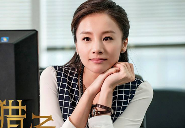 胡歌与章龄之亲热戏 激情拥吻女神高情商回应网友羡慕妒忌恨