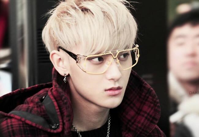 黄子韬回母校遭拒 被保安叔叔关在门外黄子韬刷脸失败