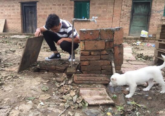 野居青年房子被破坏 野居青年房子被砸放水30吨幕后真凶是谁