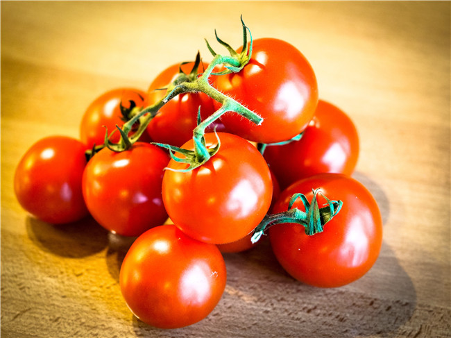 晚间西红柿减肥法 每晚一颗番茄减肥无压力