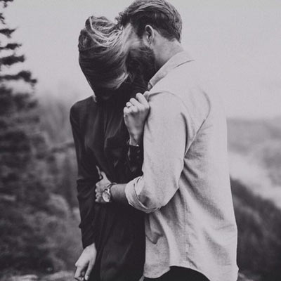 一哭二闹三上吊，以死进行要挟。