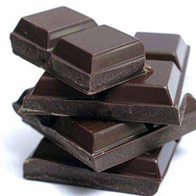 黑巧克力当时是含有很多咖啡因和大量的卡路里的