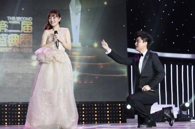 贾乃亮有多喜欢李小璐 李小璐对贾乃亮冷淡两人真爱受质疑