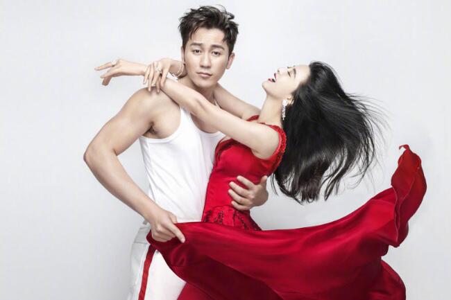 范冰冰李晨相拥拍写真 范爷笑得超开心画面很幸福