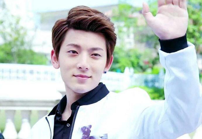 陈翔新恋情疑曝光 神秘女友居然系李小璐闺蜜两人深夜共度春宵