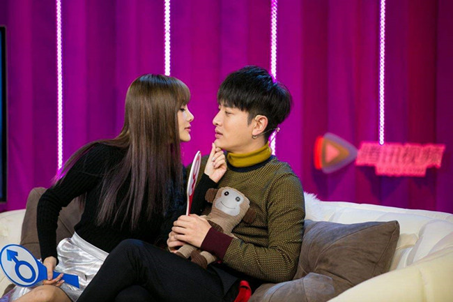 贾乃亮夸赞李小璐节目 不管发生什么事始终当她是女神