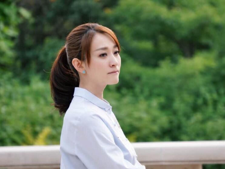 李小冉否认蹭热度 李小冉委屈发声躺着也能中枪结果反被骂惨