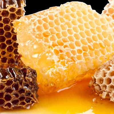 蜂蜜在制作以及运输过程当中，很容易受到肉毒杆菌的污染