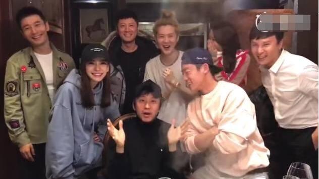 鹿晗关晓彤同框 高调现身为王祖蓝庆生结果遭众人唾骂