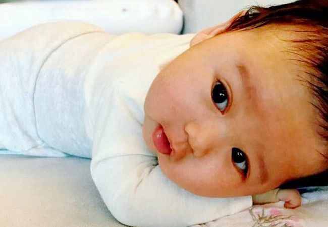 胡杏儿丈夫首晒儿子正面照 发文深情表白爱妻值广大男生学习