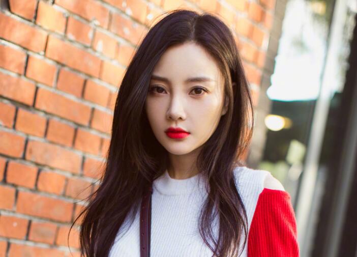 李小璐删pgone微博 李小璐删博表忠心回归家庭想挽回亮哥心