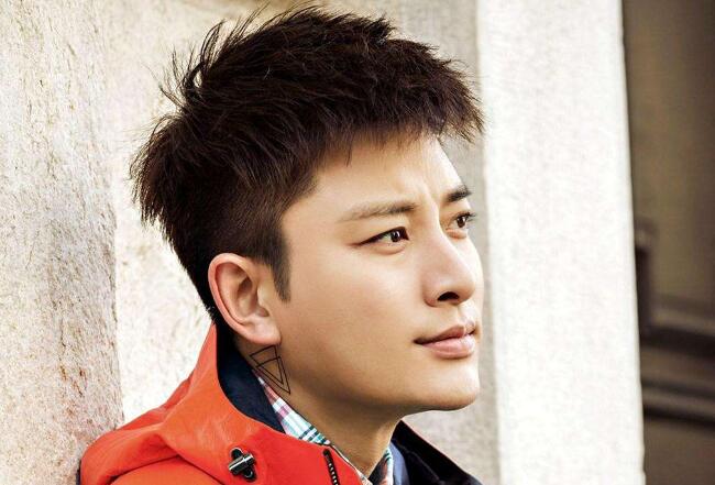 贾乃亮彩排心情好 亮哥满脸笑容现身春晚彩排