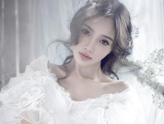 李小璐现身捞金全程笑盈盈 不受出轨风波影响李小璐心理强大