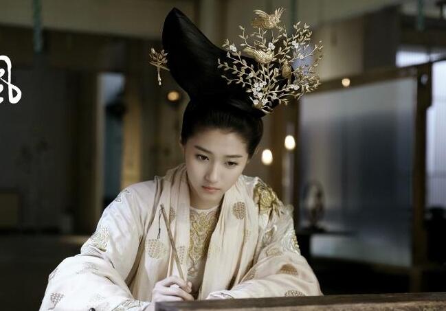 关晓彤回应缝纫机头争议 造型雷人被吐槽头顶缝纫机会掉吗