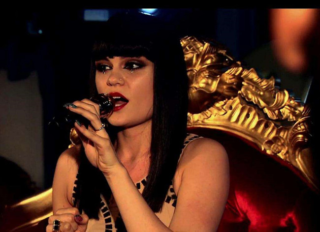 jessie j维密现场 结石姐知乎扒皮唱功碾压全场还有谁