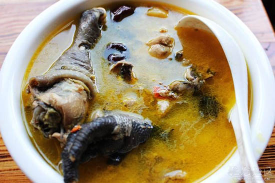 感冒可以喝鸡汤吗 病毒感冒可以喝鸡汤吗