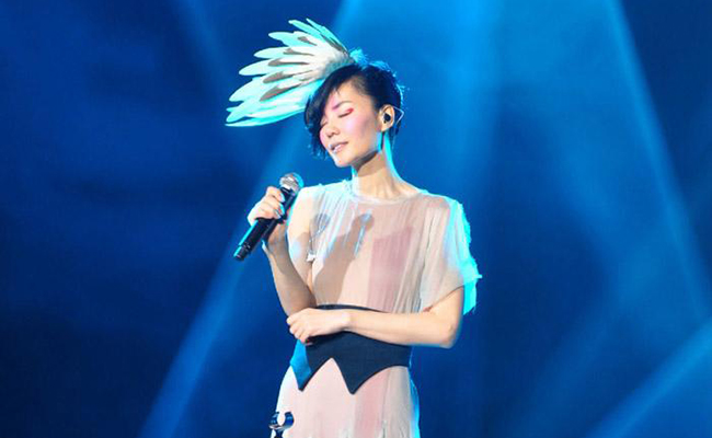 王菲坦诚模仿小红莓 坦言模仿小红莓燕音唱法毫不避讳