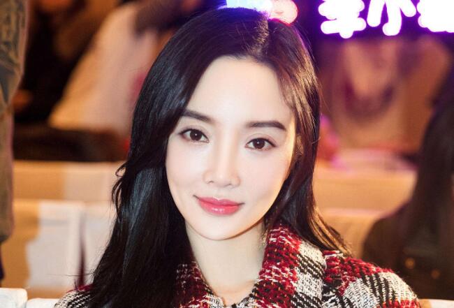 李小璐完美脱身 好闺蜜马苏变一番成女主波及众多明星