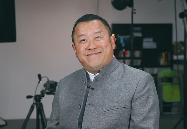 韩颖华再回应曾志伟 喊话曾志伟拉锯战火速发文急剧大反转