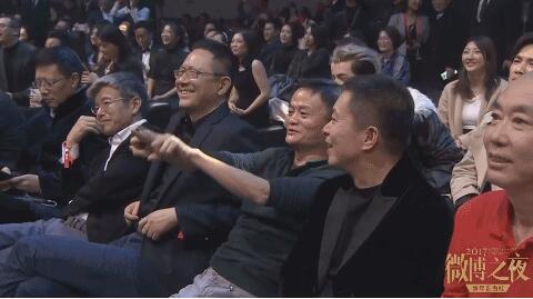 比心是什么梗 微博之夜上演比心大战张一山山式比心最特别