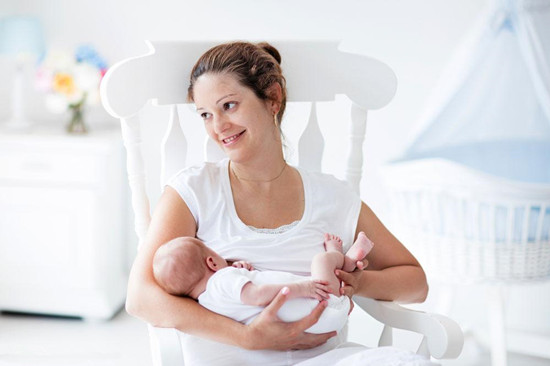 哺乳期感冒能喂奶吗 哺乳期妈妈感冒可不可以吃药