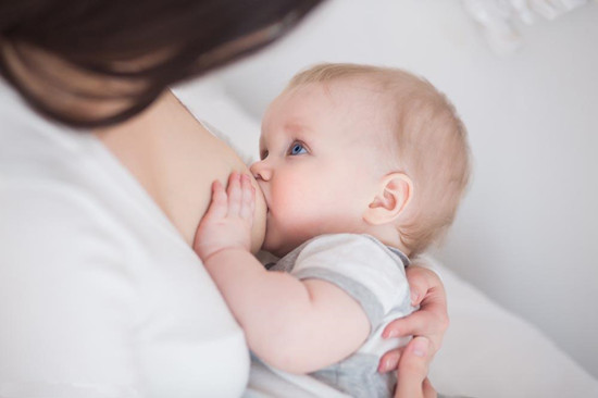 哺乳期感冒能喂奶吗 哺乳期妈妈感冒可不可以吃药
