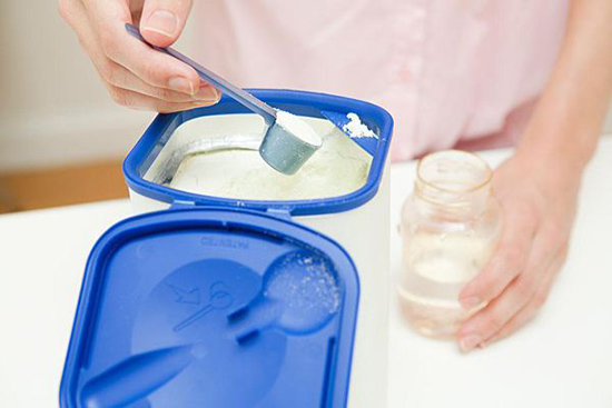 罐装奶粉和盒装奶粉的区别有哪些 为什么罐装奶粉比盒装奶粉贵