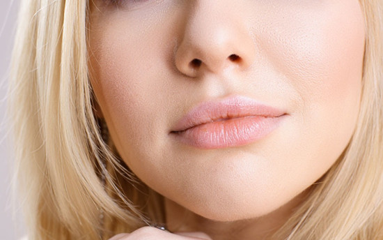 冬季嘴唇干燥脱皮是什么原因冬季应如何预防唇部干燥