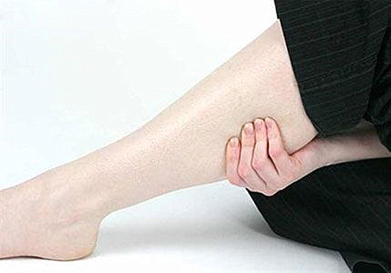 小腿抽筋是什么原因引起的 如何预防腿部抽筋