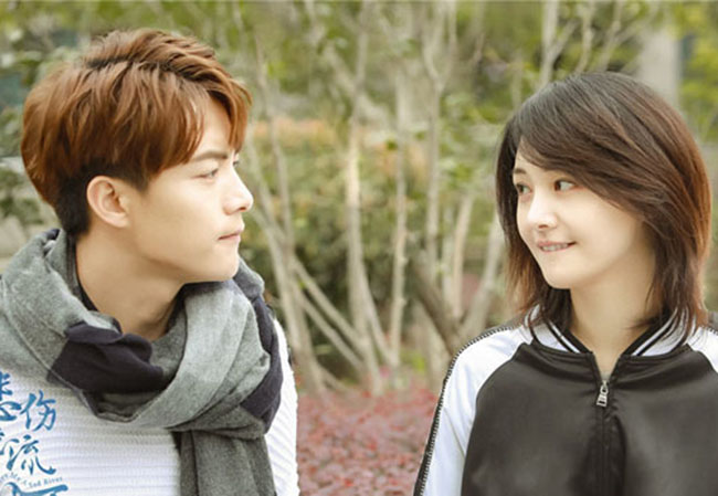 悲伤逆流成河剧照 深情相对透露十足爱恋香味沉浮爱情引共鸣