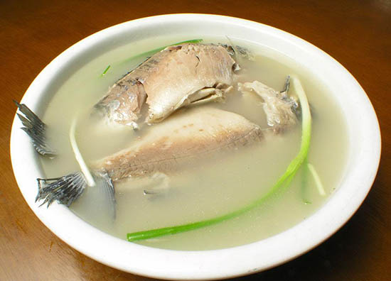 鲫鱼汤的家常做法 健康营养又美味