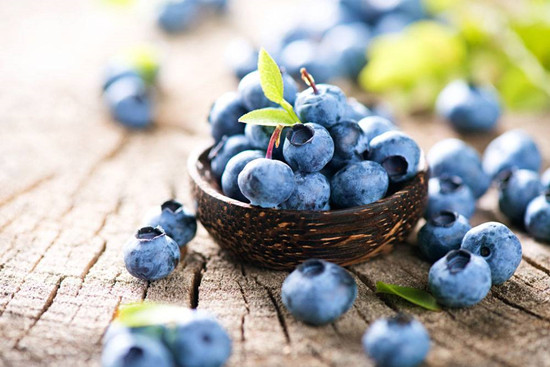 蓝莓和黑加仑有什么区别 蓝莓和黑加仑的功效也大有不同
