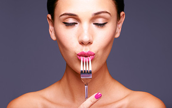 女性唇毛重吃什么可以淡化 多吃这些食物可以淡化唇毛