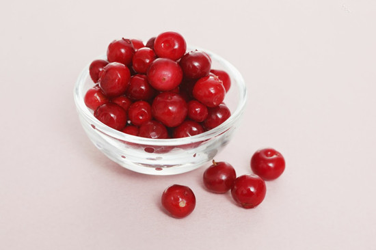 女人吃蔓越莓有什么好处 女人常吃蔓越莓能养颜抗衰老