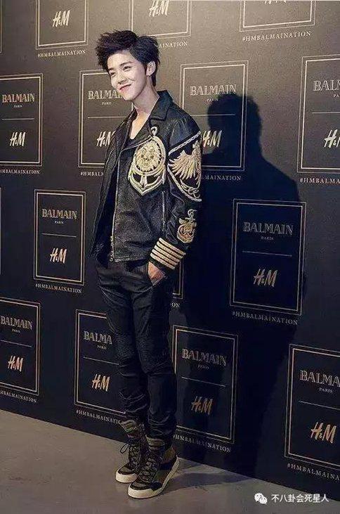 鹿晗踮脚原来是模仿偶像C罗?鹿晗垫脚只是致敬偶像