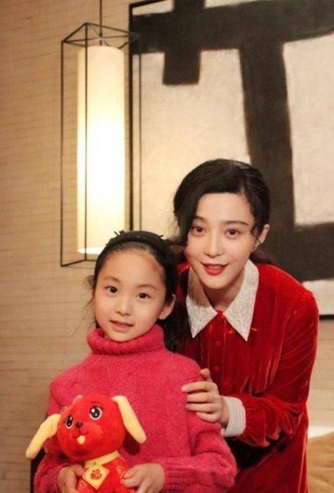 范冰冰妹妹范朵朵也要出道?范朵朵走秀视频曝光