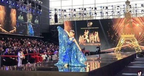 范冰冰妹妹范朵朵也要出道?范朵朵走秀视频曝光