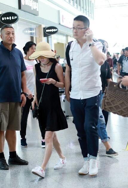 36岁姚笛被成功求婚 富二代男友身份揭秘