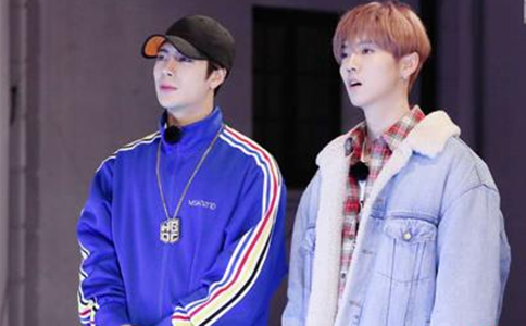 热血街舞团王嘉尔扔帽子是为什么具体是怎样的