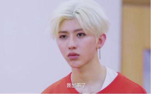 张艺兴带蔡徐坤练舞跳到气踹 自爆当初努力练习被当疯子