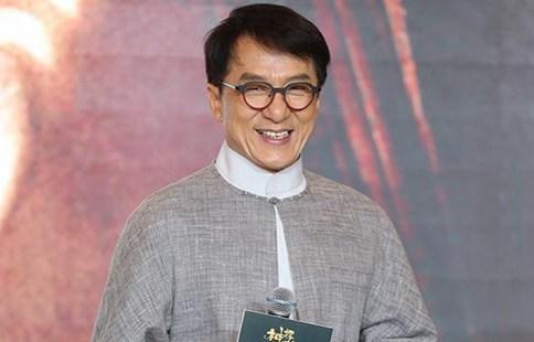 成龙批评年轻演员说的是谁?成龙坦言曾违心夸赞小鲜肉