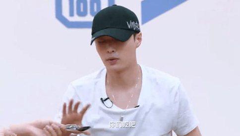 张艺兴自爆163cm时体重145斤 称自己以前是猪