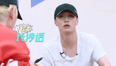 张艺兴自爆163cm时体重145斤 称自己以前是猪