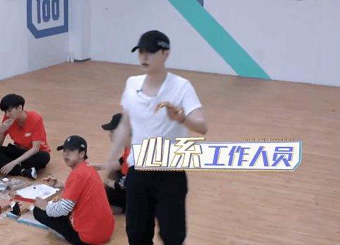 张艺兴自爆163cm时体重145斤 称自己以前是猪