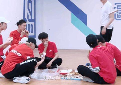 张艺兴自爆163cm时体重145斤 称自己以前是猪